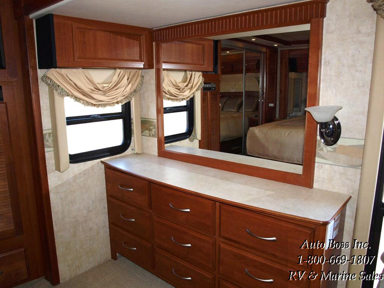 2010-06-26, 054, Dresser