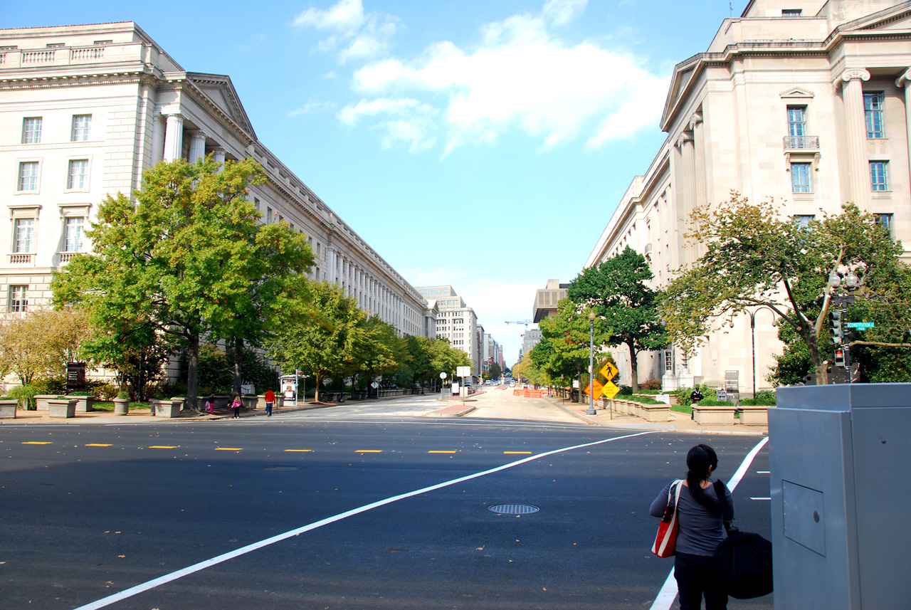 2010-10-31, 007, 9th St from Conatitution Ave, Washington, DC