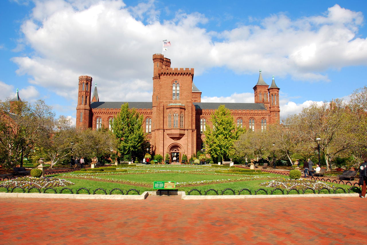 2010-11-05, 003, Smithsonian Castle, Washington, DC