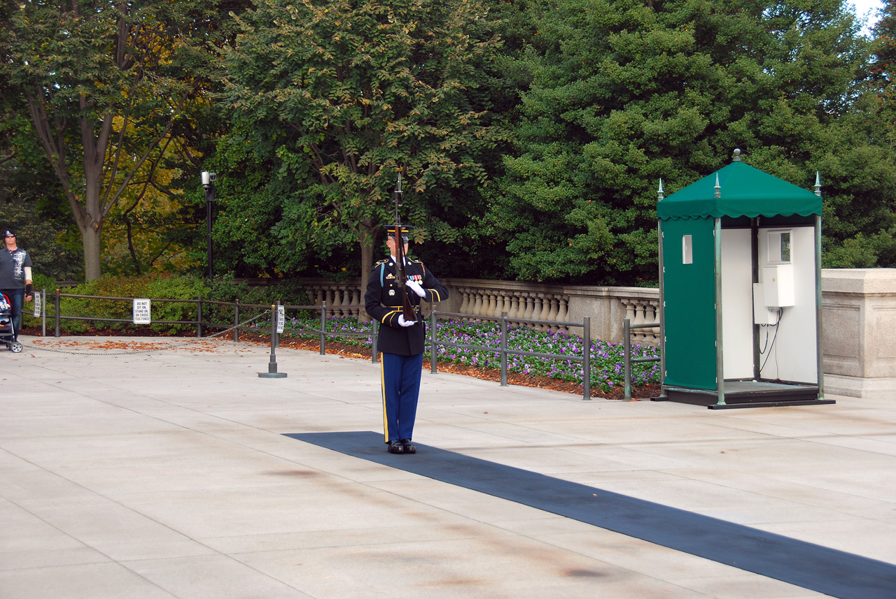 2010-11-05, 043, Arlington Cemetery - Tomb of the Unknowns, Washington, DC