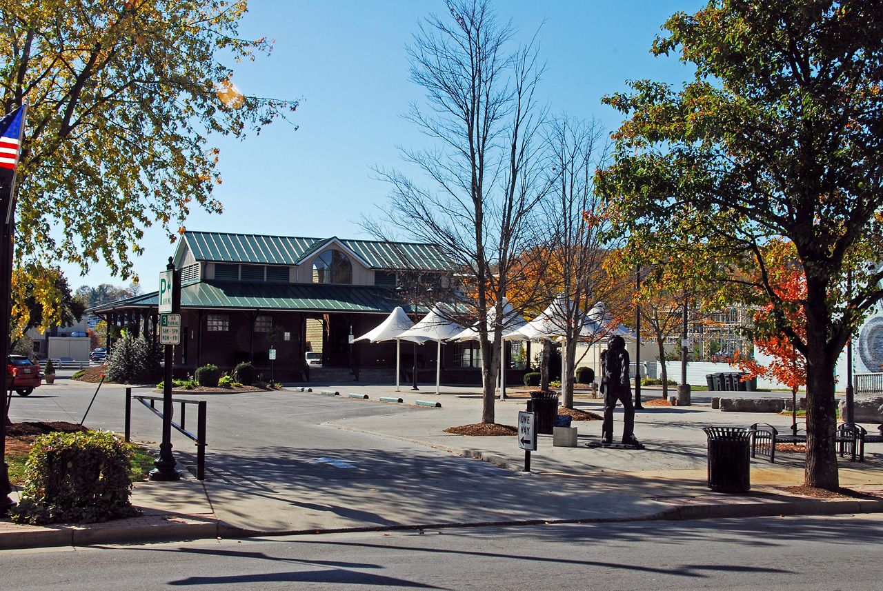 2011-10-24, 005, Farmer's Market, Bristol, TN-VA
