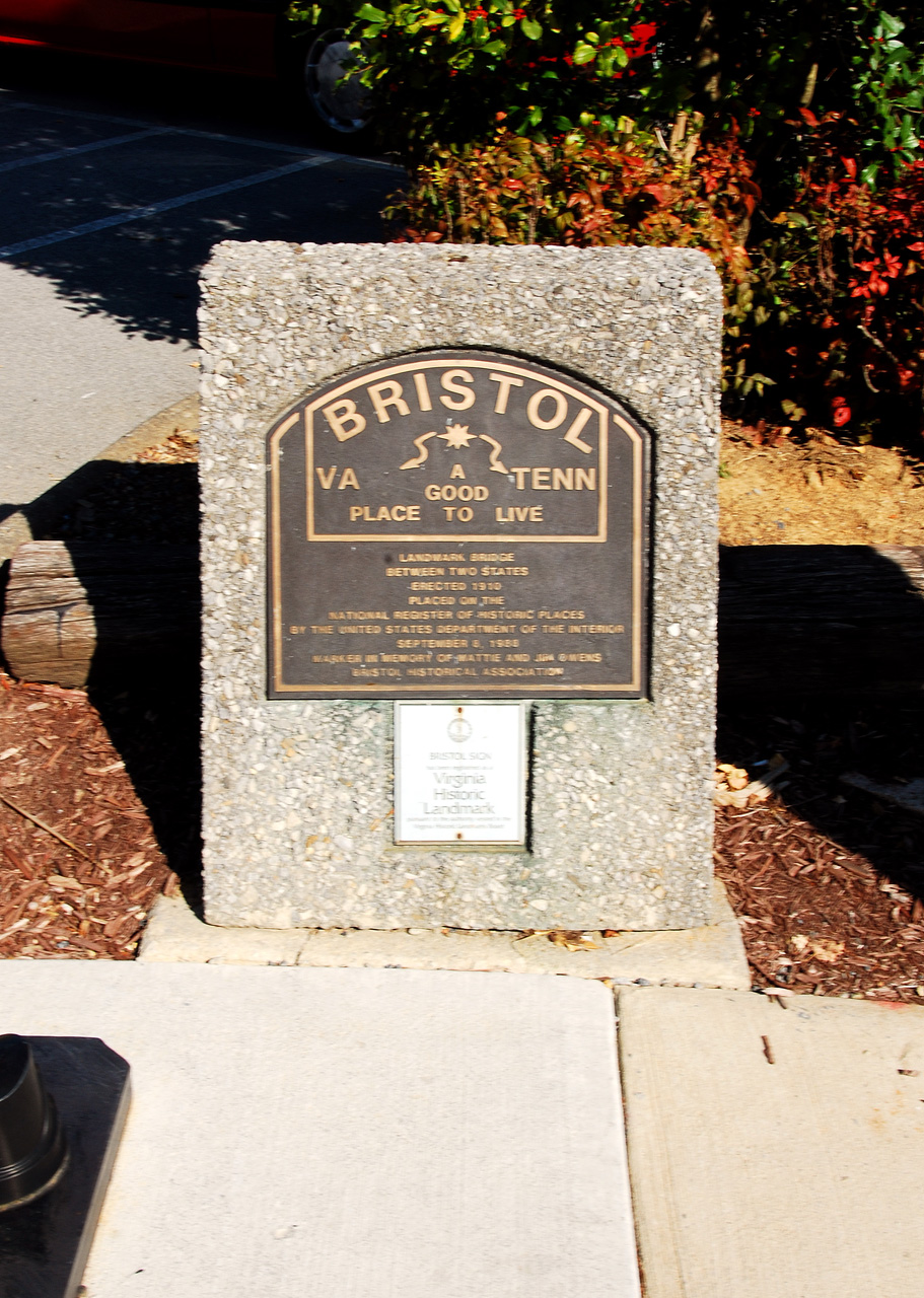2011-10-24, 010, Dual State Sign, Bristol, TN-VA