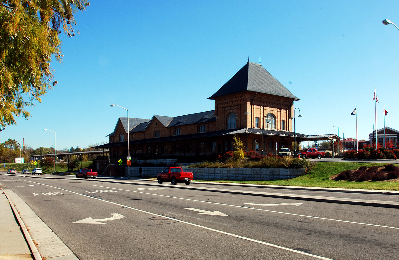 2011-10-24, 011, Train Station, Bristol, TN-VA
