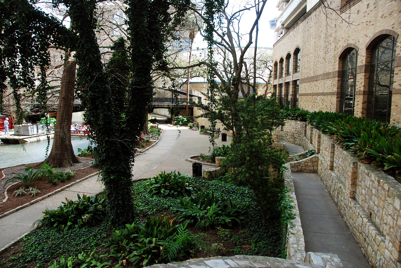 2012-03-06, 015, River Walk