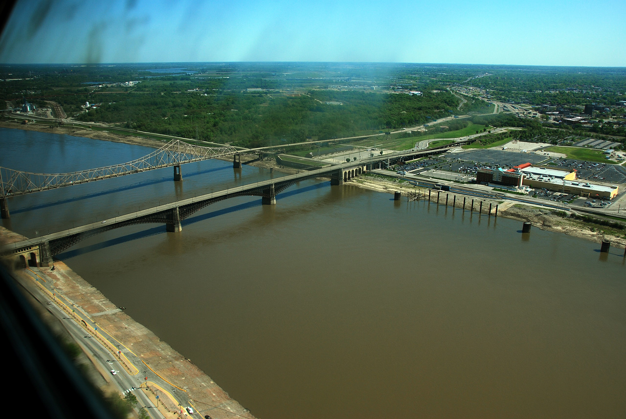 2012-04-09, 024, Looking East from the Top, MO