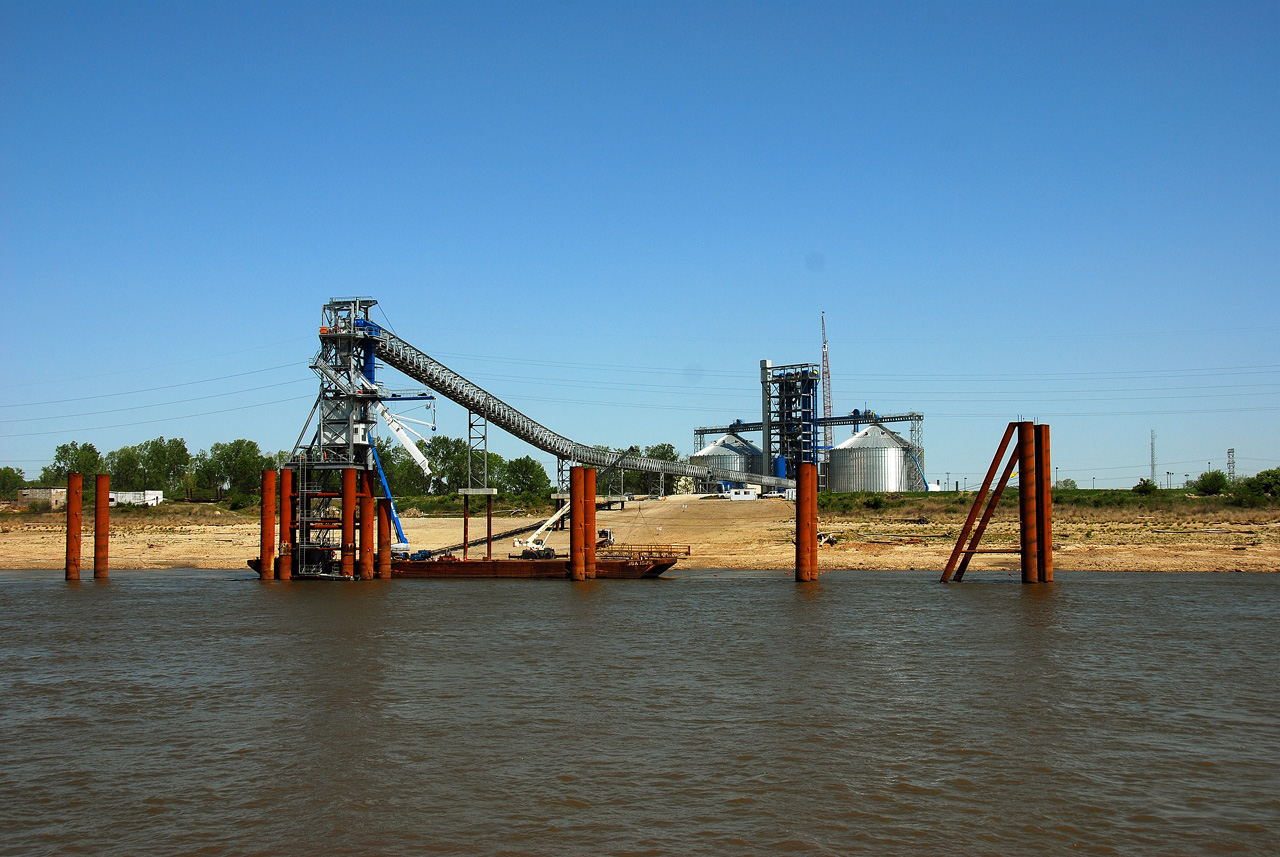 2012-04-09, 014, Along the Mississippi, MO