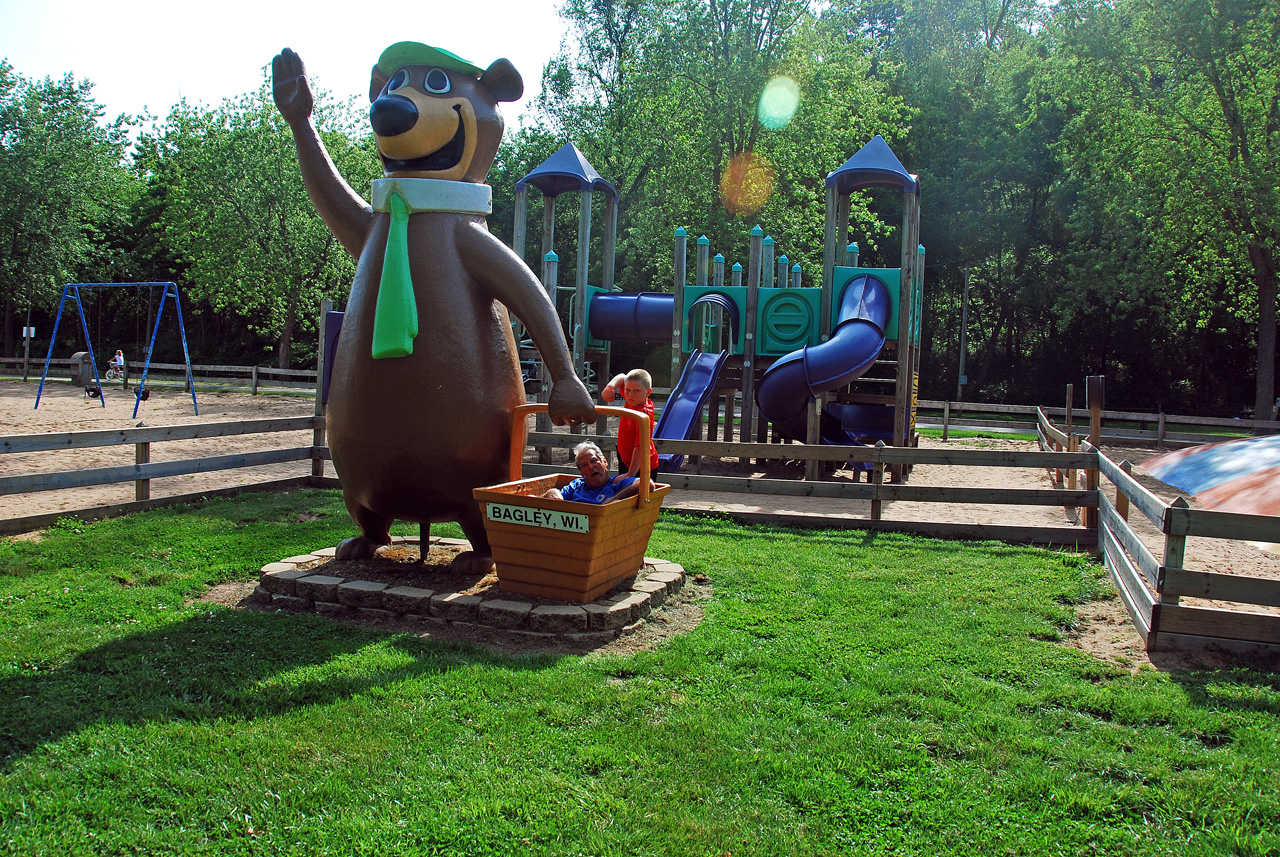 2012-06-14, 004, Yogi Bear's. WI