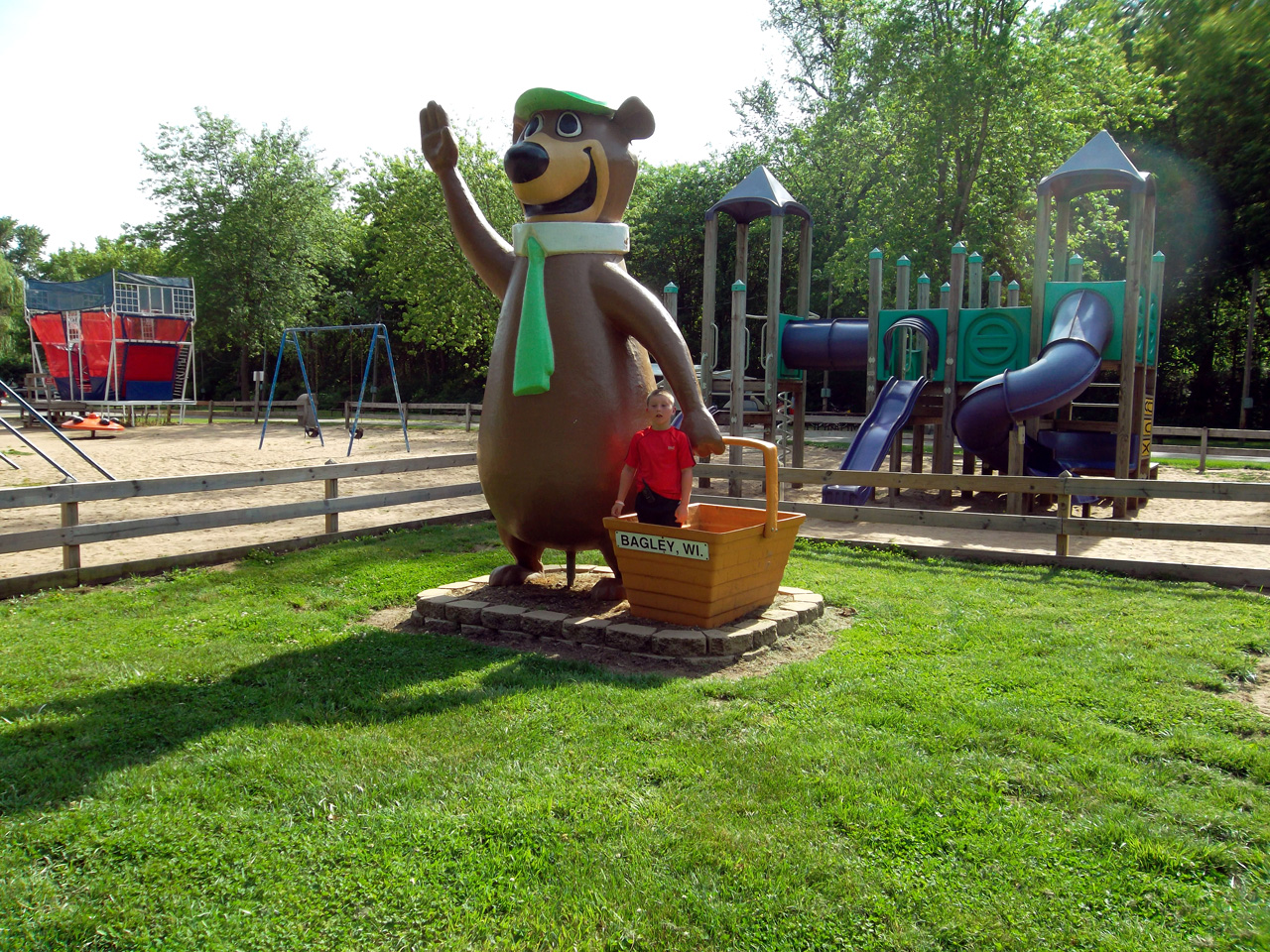 2012-06-14, 005, Yogi Bear's. WI
