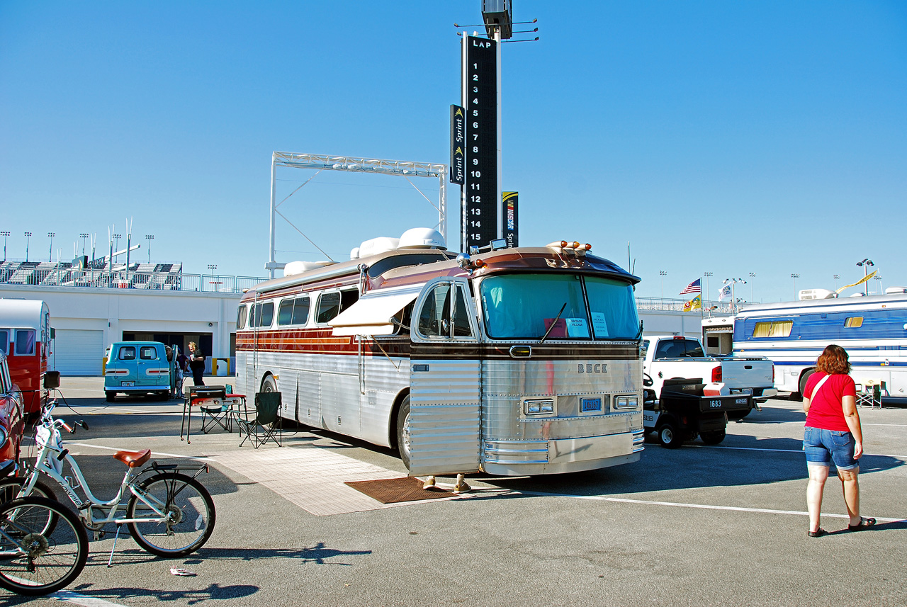 2012-11-02, 003, '56 Beck Bus, Vintage Village at Rally