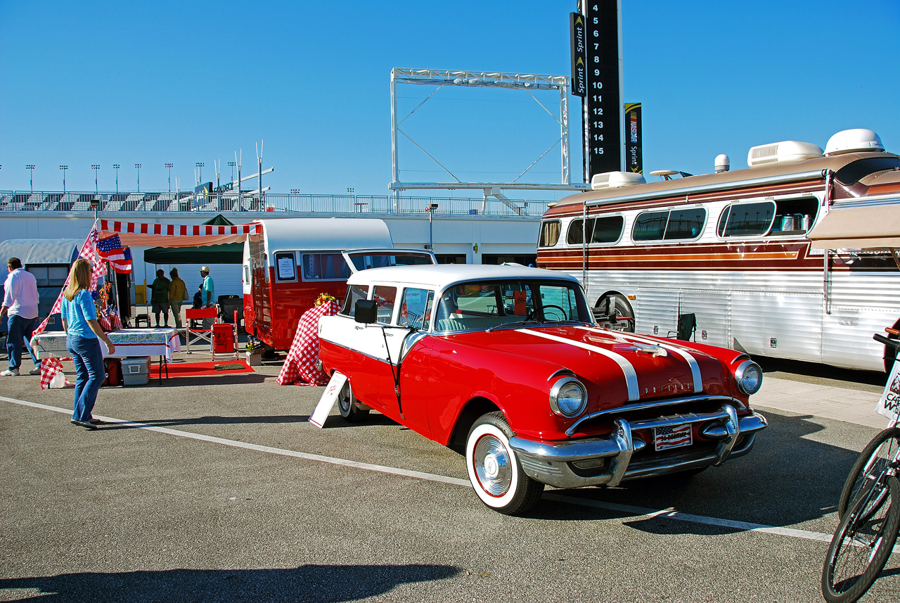 2012-11-02, 004, '57 Shasta, '55 Pontiac, Vintage Village
