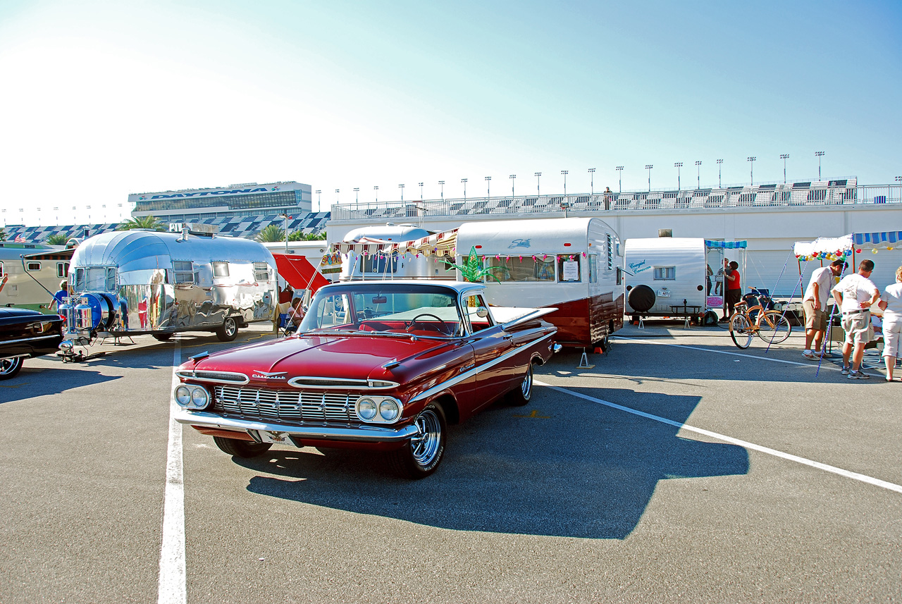 2012-11-02, 009, '60 Shasta, 59 El Camino, Vintage Village