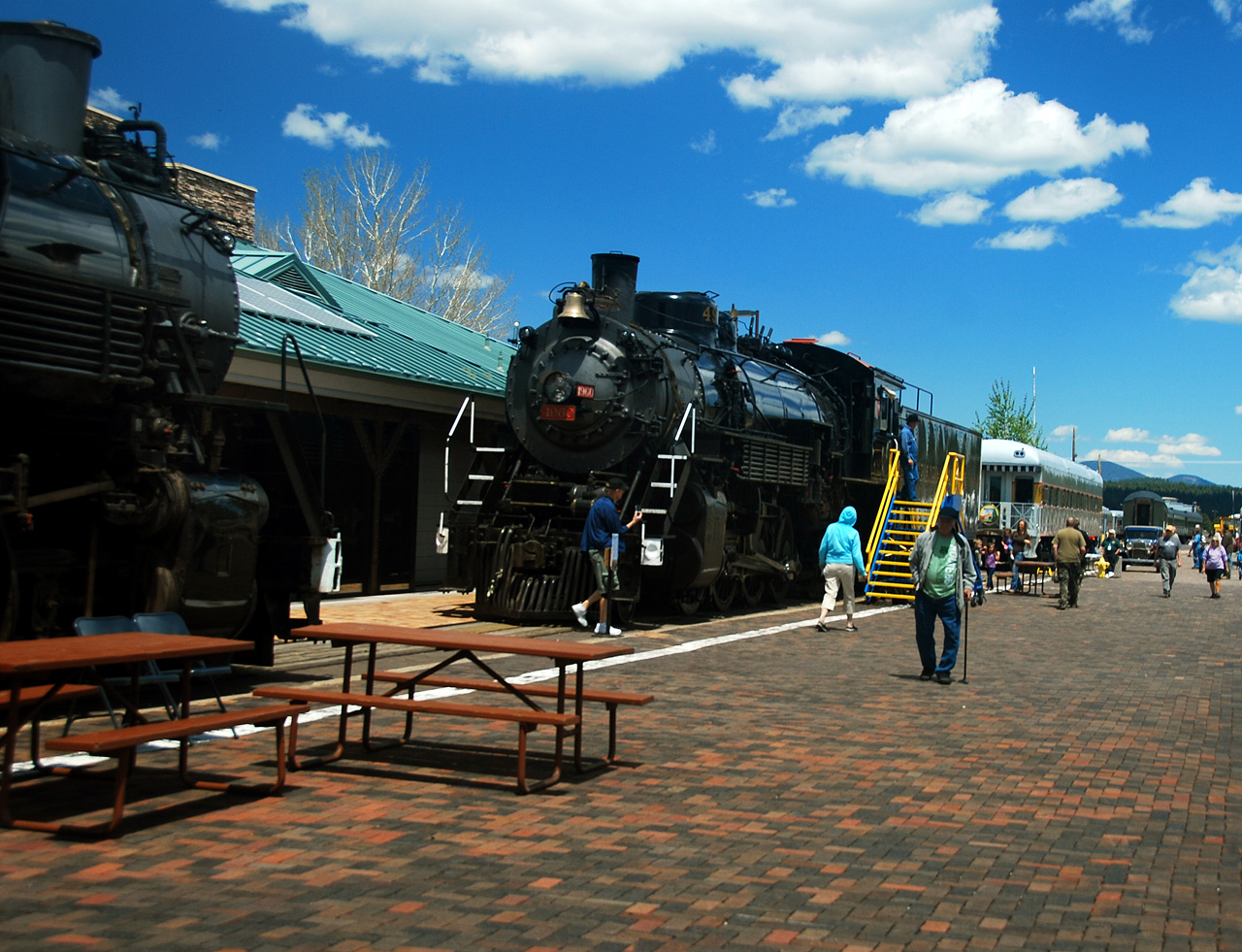 2013-05-11, 015, Williams Train Day