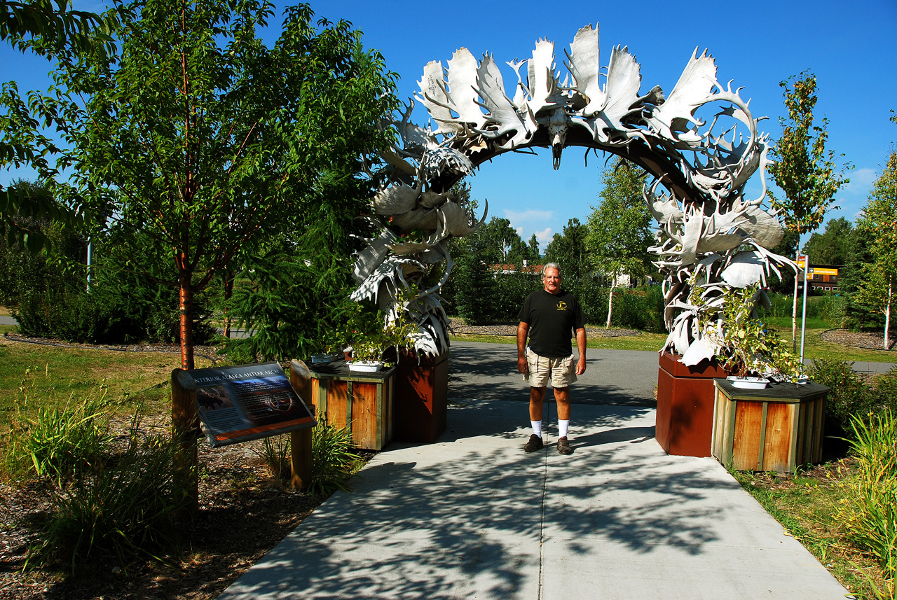 2013-08-01, 002, Moose Antler Arch, AK