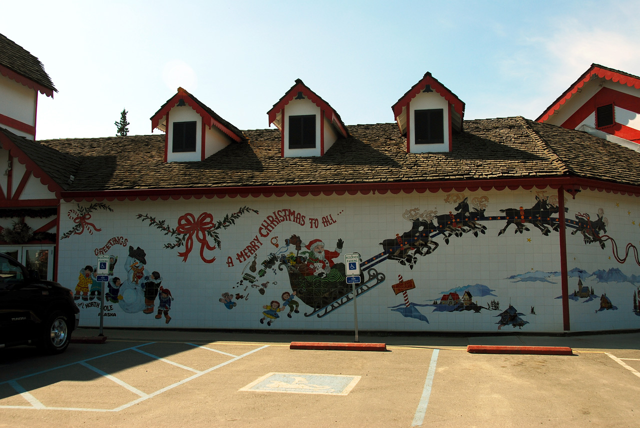 2013-07-31, 002, Santa's House, Noth Pole, AK