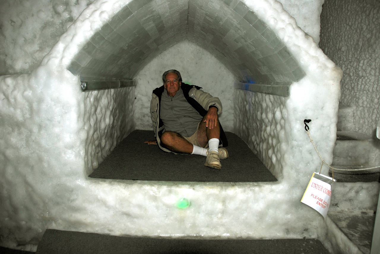2013-08-04, 048, Aurora Ice Museum, with Flash