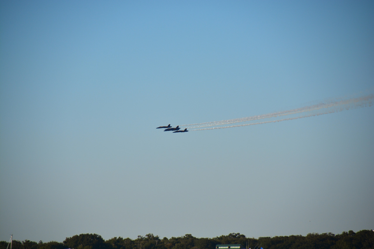 2014-11-09, 058, Blue Angels Overhead