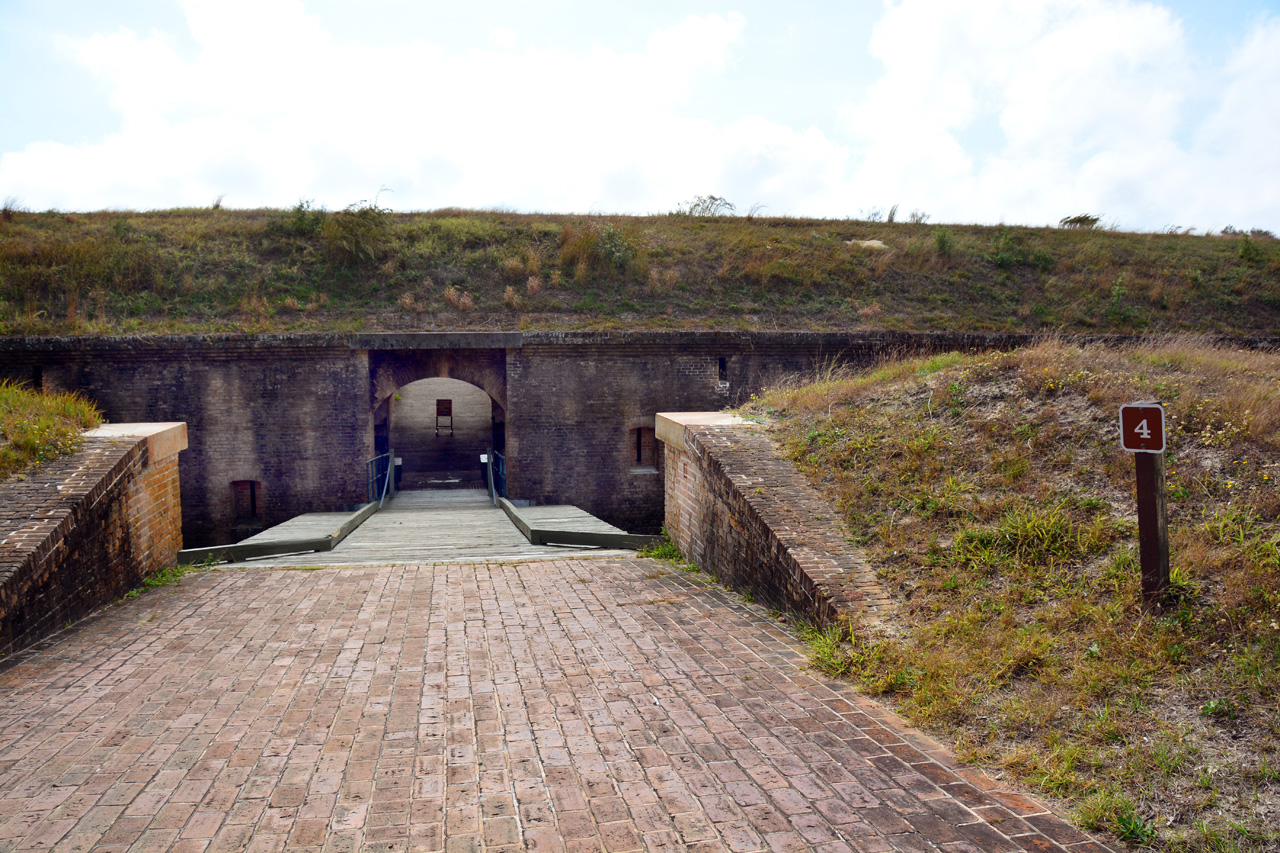 2014-10-05, 031, Drawbridge, Fort Barrancas