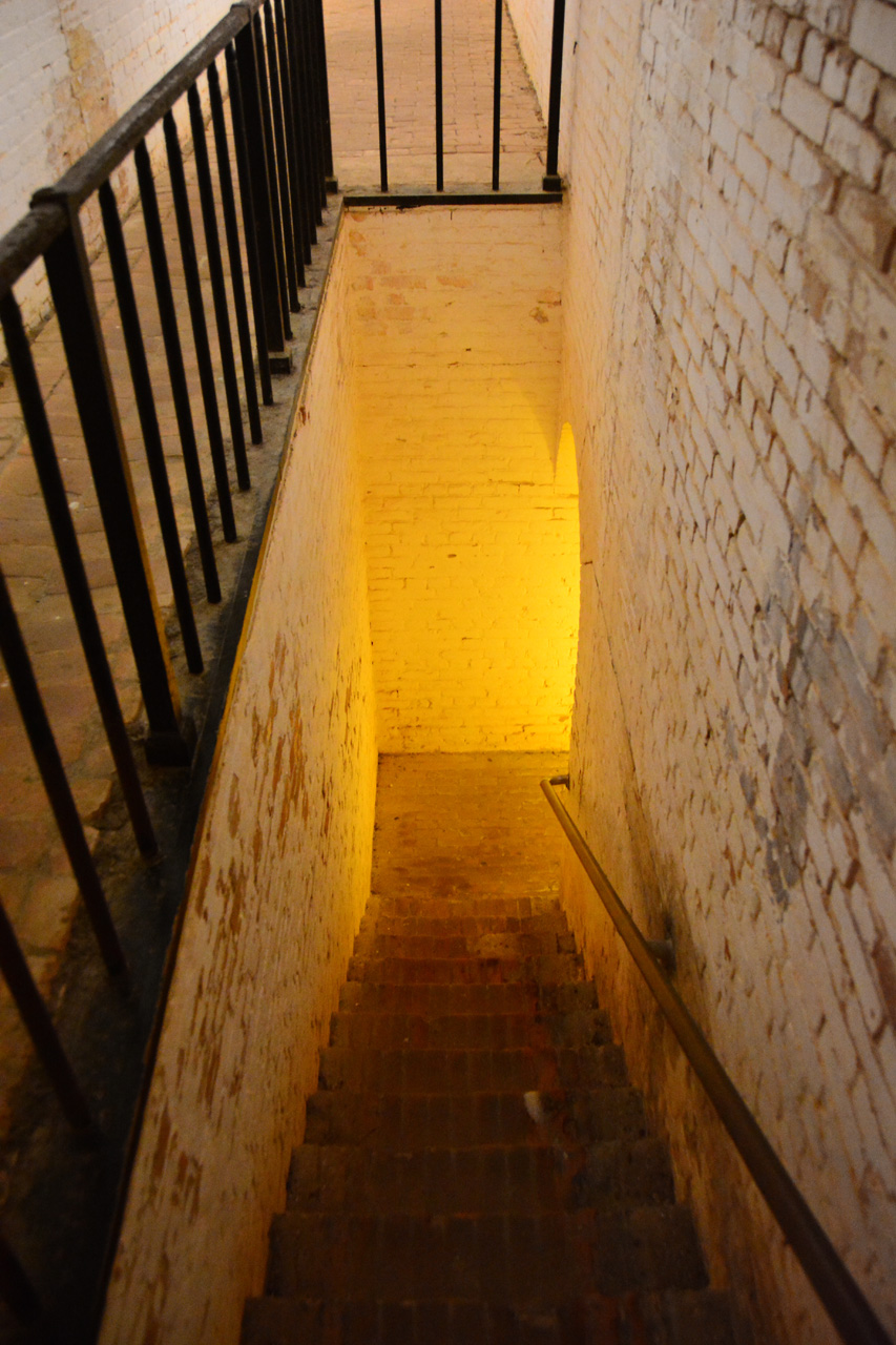 2014-10-05, 041, Tunnel to CScarp, Fort Barrancas