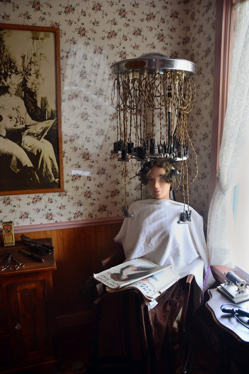 2015-06-10, 020, Beauty Parlor