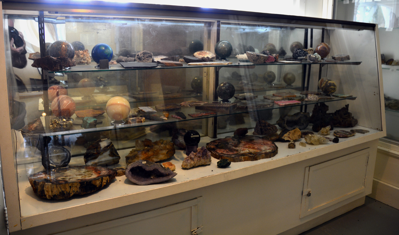 2015-06-10, 105, Rock Collections